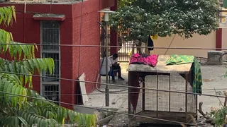 ग्रामीण जिलाध्यक्ष वर्धन यादव समेत कई नेताओं ने फोन पर घर के बाहर पुलिसकर्मियों को तैनात कर दिया गया है। जागरण