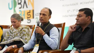 इंडिया हैबीटेट सेंटर में आयोजित अर्बन अड्डा कार्यक्रम को संबोधित करते सीएक्यूएम के सदस्य सचिव तरुण पिथोडे। जागरण