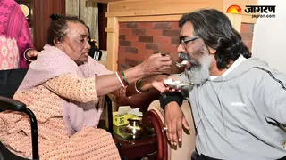 मां रूपी सोरेन के साथ सीएम हेमंत सोरेन। जागरण