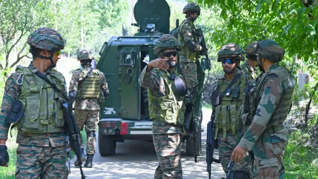 कश्मीर में सुरक्षाबलों की बड़ी कामयाबी, हंदवाड़ा में मिला पुराना आतंकी ठिकाना; AK-47 समेत भारी गोला-बारूद बरामद