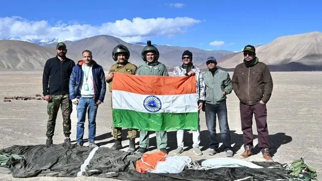 अब 18000 फीट की बर्फीली चोटियों में स्वदेशी पैराशूट से उतरेंगे भारतीय सेना के जवान, लद्दाख में सफल परीक्षण
