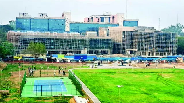 रांची के जयपाल सिंह स्टेडियम पर दोहरी कार्रवाई, प्रशासन के बाद नगर निगम ने भी चारों गेट किए सील