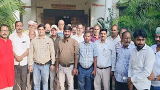 वाराणसी: किसानों ने बच्चों की शिक्षा के लिए दान की 10 बिस्वा जमीन।