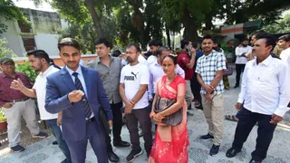 लोक सेवा आयोग में पीसीएस का साक्षात्कार देने के दौरान अभ्यर्थी
