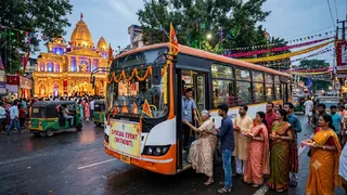 दुर्गा पूजा में श्रद्धालुओं के लिए निश्शुल्क बस सेवा चलेगी। (एआई जेनरेटेड इमेज)