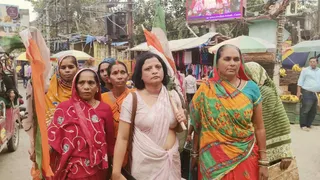 सोवाबाबू चौक पर प्रदर्शन करतीं कांग्रेस की महिला कार्यकर्ता। जागरण