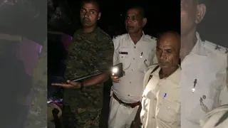 जांच करती पुलिस टीम।