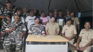 5 तस्कर गिरफ्तार