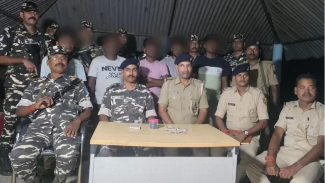 इंडो-नेपाल बॉर्डर पर 33 ग्राम स्मैक और विदेशी करेंसी के साथ 5 तस्कर गिरफ्तार, 3 नेपाली नागरिक शामिल
