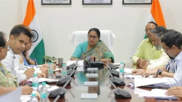 बिना बताए छुट्टी पर नहीं जा सकेंगे दिल्ली के टॉप ऑफिसर्स, CM और मंत्रियों को देनी होगी सूचना