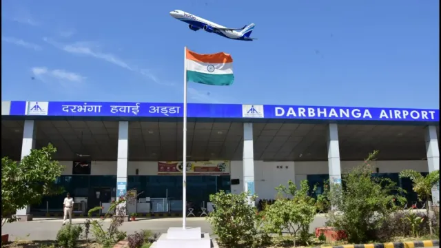 दीपावली-छठ में प्लेन से बिहार आना हुआ महंगा, मुंबई-दिल्ली से दरभंगा का किराया ₹30 हजार पार
