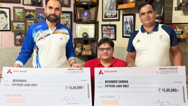 पैरालिंपियन अमित सरोहा ने फिर जीता दिल, अपने कोच और एस्कॉर्ट को दिए 15-15 लाख रुपये
