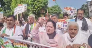 वोट बचाओ-देश बचाओ’ अभियान के तहत पंचकूला में प्रदर्शन करते हरियाणा कांग्रेस के कार्यकर्ता।