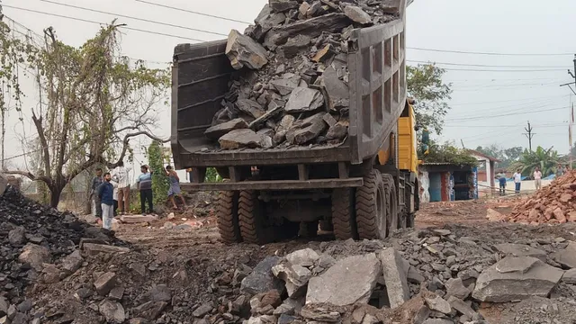 धनबाद-बोकारो रोड पर छह महीने बाद खत्म होगा संकट केंदुआडीह में दुर्गापूजा से पहले खुलेगी बंद सड़क
