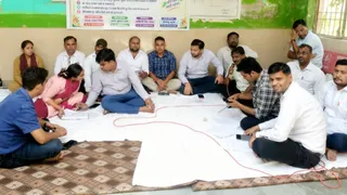 फिरोजाबाद में आंदोलनरत लेखपाल।