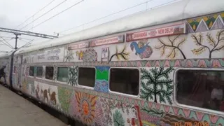रेल यात्रियों को यात्रा से पहले रूट की जानकारी लेने की सलाह दी गई है।