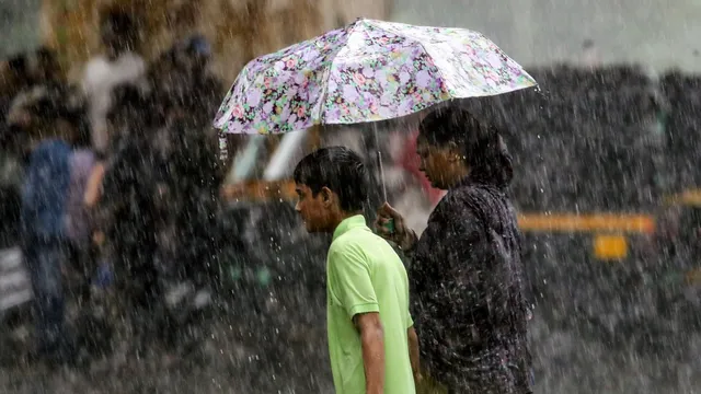 बंगाल की खाड़ी में हलचल, झारखंड में भारी बारिश का अलर्ट; दुर्गापूजा पर भी पड़ेगा असर