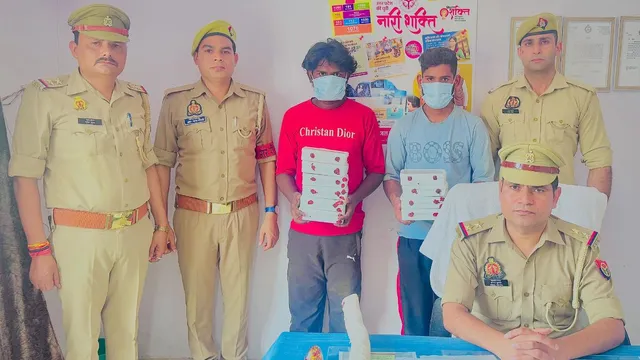 कासगंज में चलती ट्रेन से मोबाइल लूटने वाले दो बदमाश गिरफ्तार, 10 फोन बरामद
