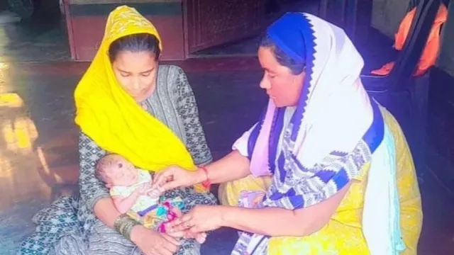 दूध नहीं पी रहा था नवजात, परिवार ने कमजोरी समझ टाला! किशनगंज में आशा की सजगता से समय पर इलाज, बची जान
