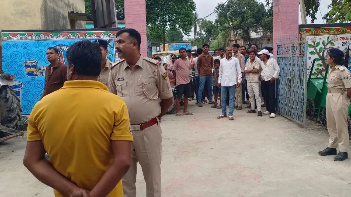 Madhepura PM Awas Yojana Fight Councilors Clash Over Files (1)