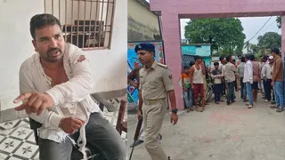 घटना की जानकारी देते पार्षद पुत्र प्रल्हाद महतो। जागरण