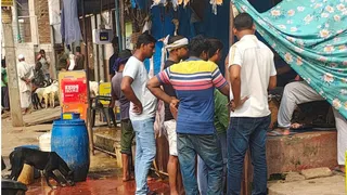 खुले में बिक रहा मांस-मछली. जागरण