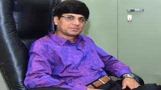आल हर फायर्स उपन्यास के लेखक प्रो. विकास शर्मा। सौ. स्वयं