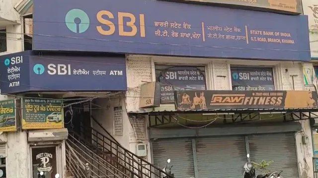 खन्ना में आढ़ती से दिनदहाड़े 15 लाख की लूट, बैंक से निकलते ही बंदूक दिखाकर लूटा; कार भी ले गए साथ
