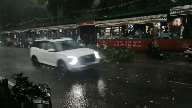 Weather Today: उत्तराखंड में मौसम तल्ख, अगले दो दिन बदलेगा मौसम... नैनीताल में भारी बारिश का यलो अलर्ट
