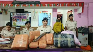 पुलिस की गिरफ्त में आरोपी। (जागरण)