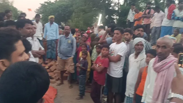 बेतिया में सड़क किनारे बकरी चरा रहे बालक को स्कार्पियो ने कुचला, मौके पर मौत
