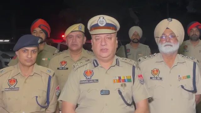 अमृतसर में रात में सड़कों पर उतरे पुलिस कमिश्नर, मुलाजिमों से किया सीधा संवाद
