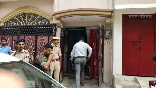 भागलपुर में सुबह 5 बजे EOU का छापा; मुंगेर के एक्सक्यूटिव इंजीनियर के घर मिले जमीन के डीड व ज्वेलरी; 65% अधिक संपत्ति
