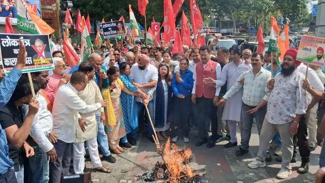देहरादून में इंडिया गठबंधन का 'लोकतंत्र बचाओ-वोट बचाओ' मार्च, चुनाव आयोग से जवाबदेही की मांग
