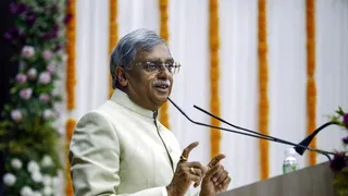 सुप्रीम कोर्ट के जज जस्टिस विक्रम नाथ ने राष्ट्रीय महिला आयोग के सम्मेलन में भाषण दिया (फोटो- एएनआई)