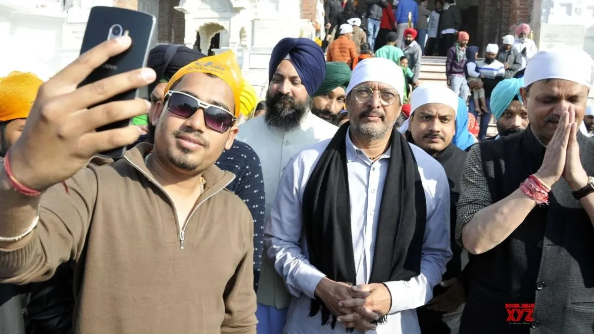 nana patekar fans selfie