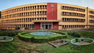 29 प्रोफेसरों के अलावा, एनआईटी राउरकेला से पीएचडी कर चुके और वर्तमान में आईआईटी गुवाहाटी में कार्यरत डॉ. श्रीमंत पात्रा ने भी इस सूची में नाम दर्ज कराकर गौरव बढ़ाया है।