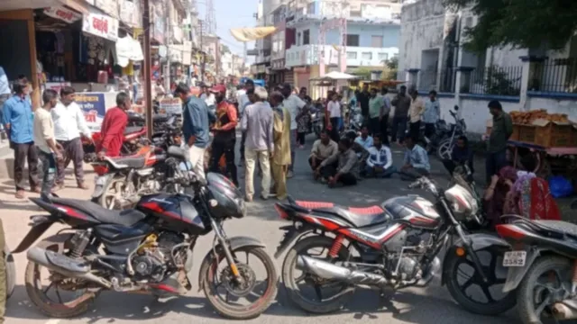 नीमच में झोलाछाप डॉक्टर के उपचार के बाद बालक की मौत, आक्रोशित स्वजन ने लगाया जाम; क्लीनिक सील