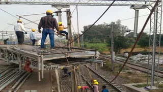 पीडीडीयू मंडल में ट्रेनों की रफ्तार बनाए रखने के लिए बिजली इंफ्रास्ट्रक्चर मजबूत।