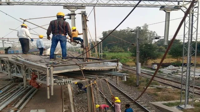 पीडीडीयू मंडल में ट्रेनों की रफ्तार न थमे, इसलिए मजबूत हो रही बिजली व्यवस्था
