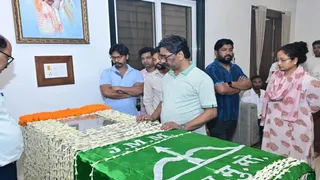 मोरहाबादी आवास पर अंतिम दर्शन के लिए रखा गया रूपी सोरेन का पार्थिव शरीर। जागरण