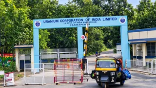 देश की सामरिक संप्रभुता और ऊर्जा सुरक्षा को अभेद्य बनाए रखने के लिए फास्ट ब्रीडर रिएक्टरों में केवल स्वदेशी यूरेनियम का इस्तेमाल किया जाएगा।