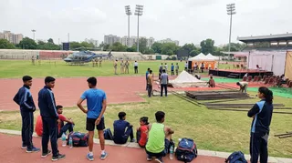 हेलीकॉप्टर के कारण बाधित होता खिलाड़ियों का प्रशिक्षण ( एआई जेनरेटेड इमेज)