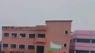 यहां शुक्रवार को अवकाश और रविवार को विद्यालय का संचालन होता था।