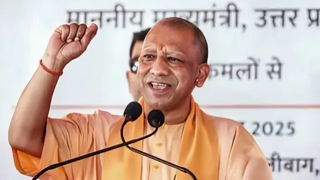 CM योगी ने खिलाड़ियों को बांटे नियुक्ति पत्र, बोले- रील में लाइक्स, मैदान में मिलती है लाइफ, मेहनत कभी नहीं जाती व्यर्थ
