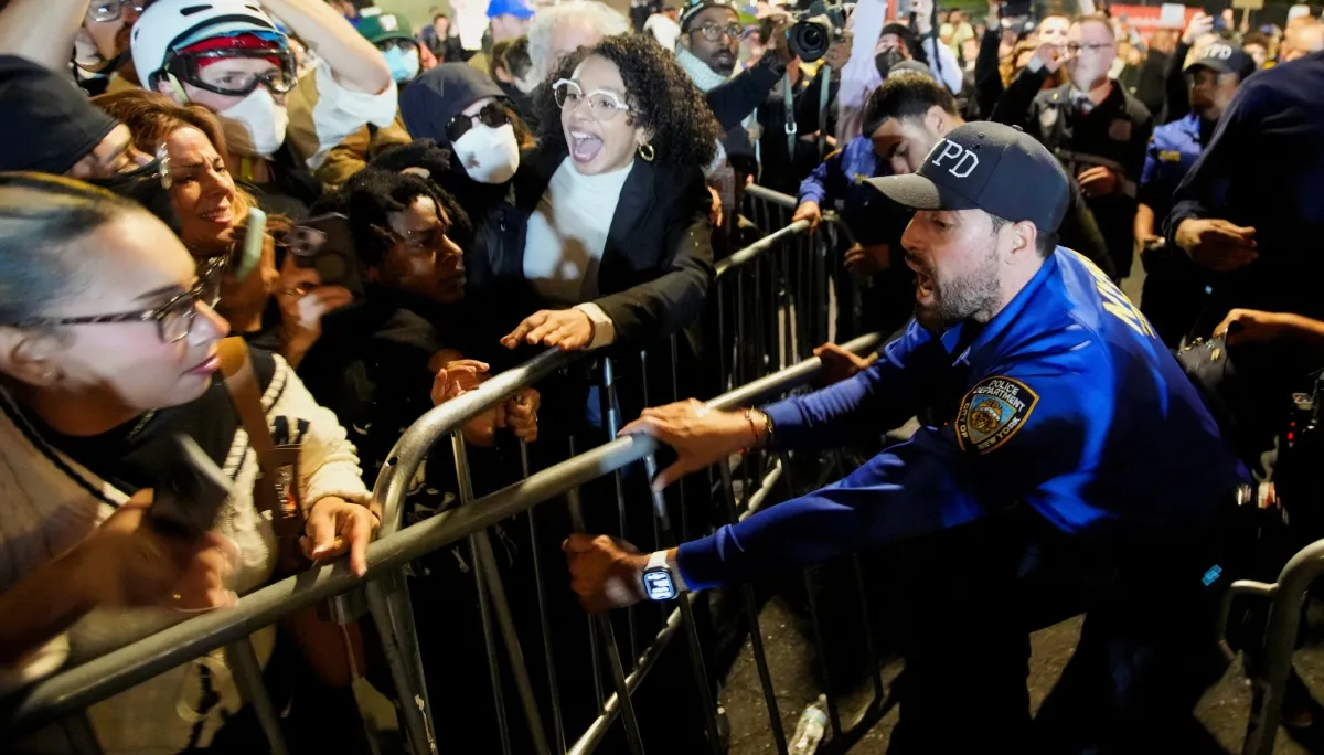 Immigration agents shoot a man during arrest in New York City