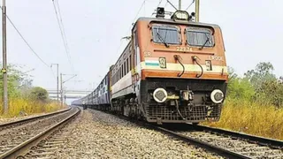 Navgachia Katihar Train Route Diverted: गोरखपुर-गोंडा रेलखंड पर नॉन इंटरलॉकिंग से ब्लॉक! कटिहार-बरौनी रूट की प्रमुख ट्रेनें डायवर्ट, अयोध्या कैंट होकर चलेंगी