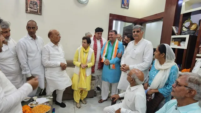 सोनीपत में पूर्व पार्षद नवीन तंवर ने की कांग्रेस में वापसी, कुमारी सैलजा की मौजूदगी में ली सदस्यता
