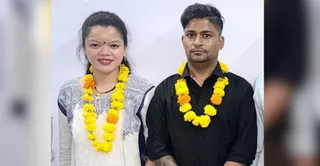 रोमारिका के साथ मौजूद आवाज नामदेव। स्वयं