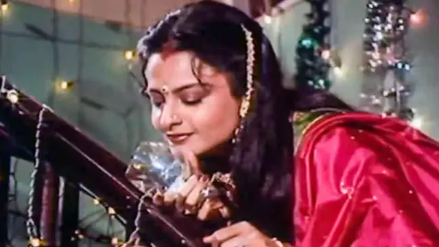 सास को ताना मारकर बहुएं गाती हैं Rekha का ये गीत, गांव-देहात में है खूब हिट; Anuradha Paudwal ने दी आवाज